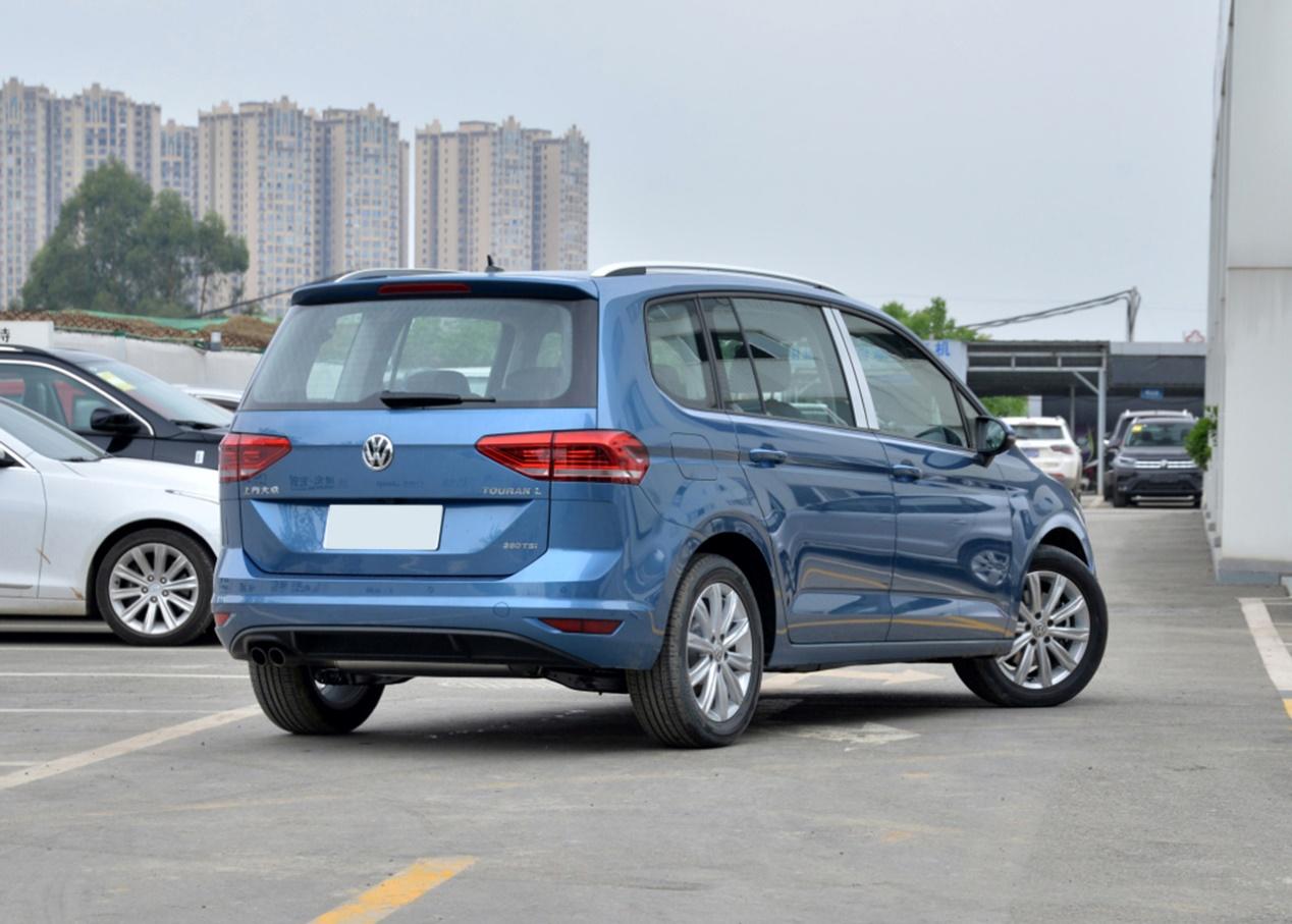 沉迷大众的朋友会选择7座途安l但要接受内饰很粗糙