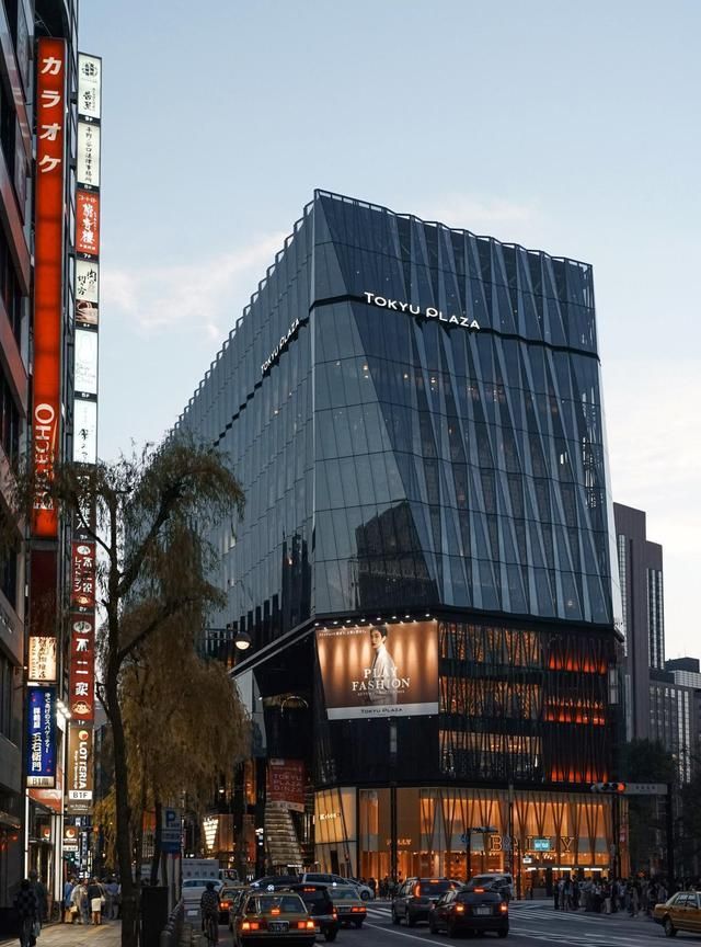 实拍日本东京银座,既热闹而又整洁,不愧是亚洲第一商业街