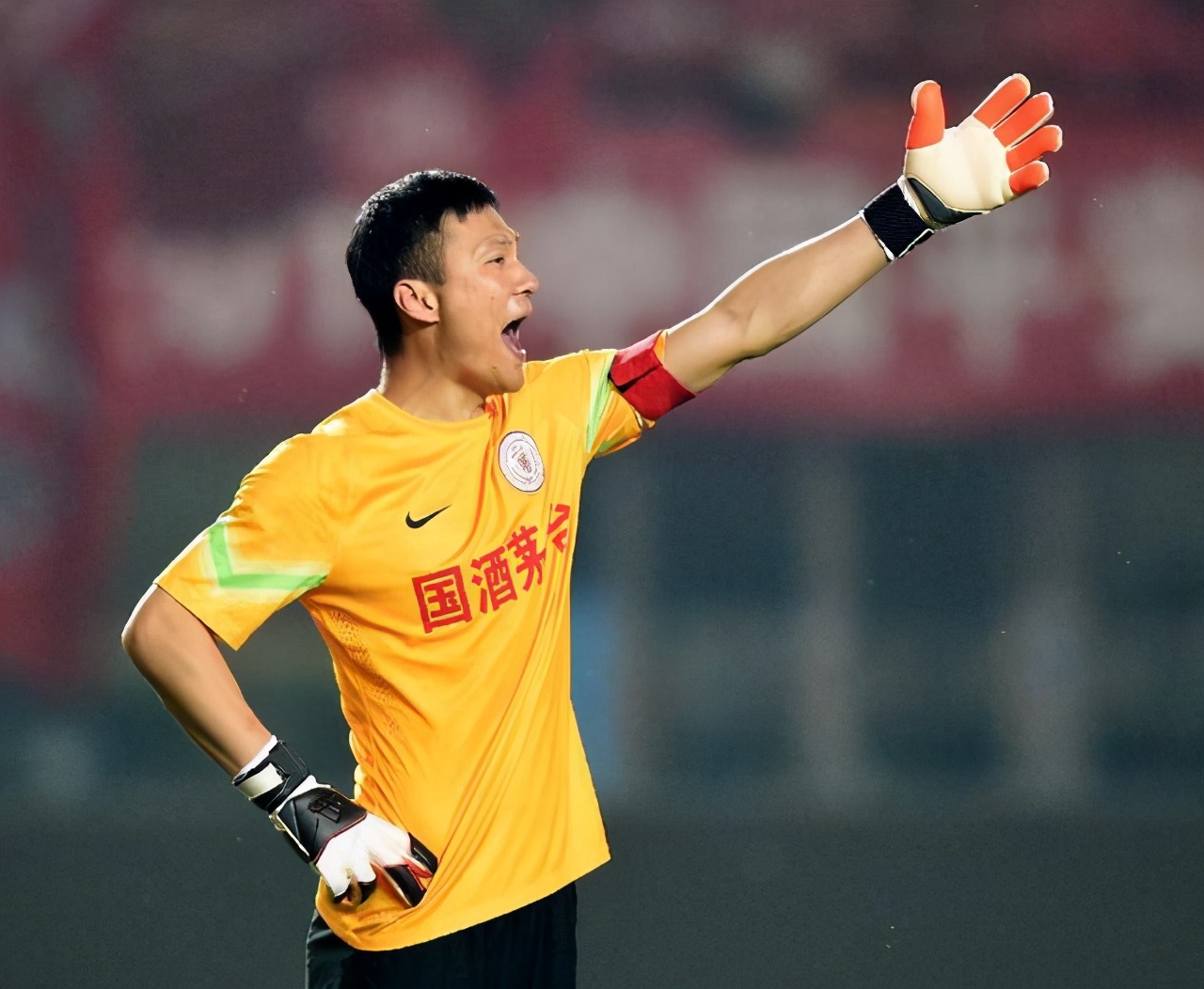 38岁前国脚恶意飞踹染红,4天2次直红动作|张烈|恶人|中国足坛_新浪