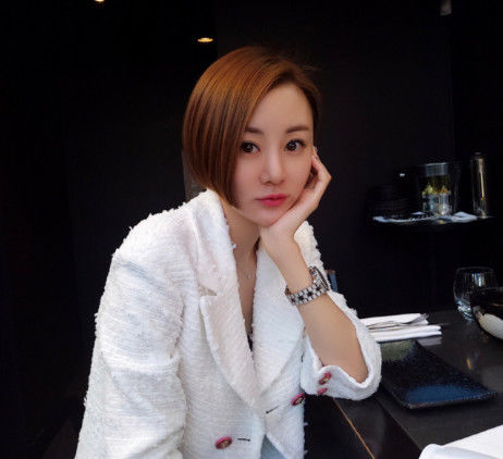 周戈楠是乡村爱情的新面孔,她在剧中扮演一名秘书.