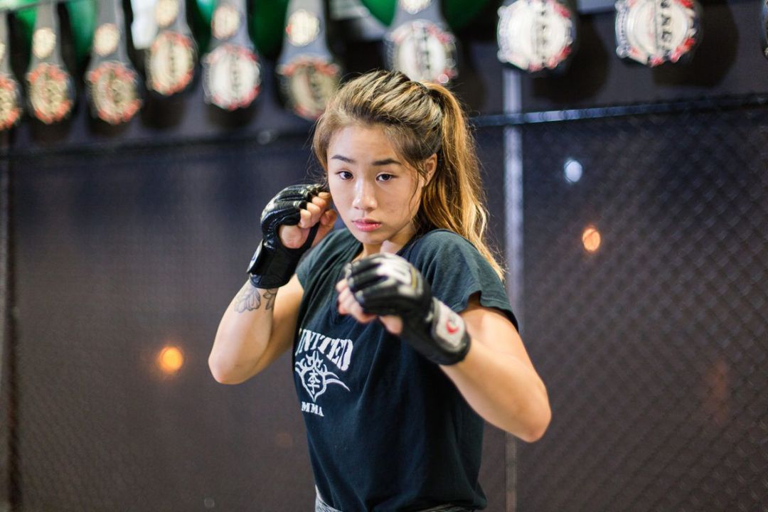 昔日中国mma女王归来,一拳ko对手!|ko|one冠军赛|孟博_新浪新闻