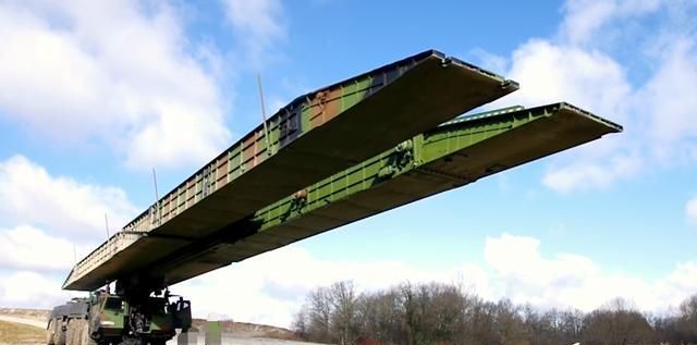 高机动的10轮全驱装甲"独角仙" pta 2模块式冲击桥车