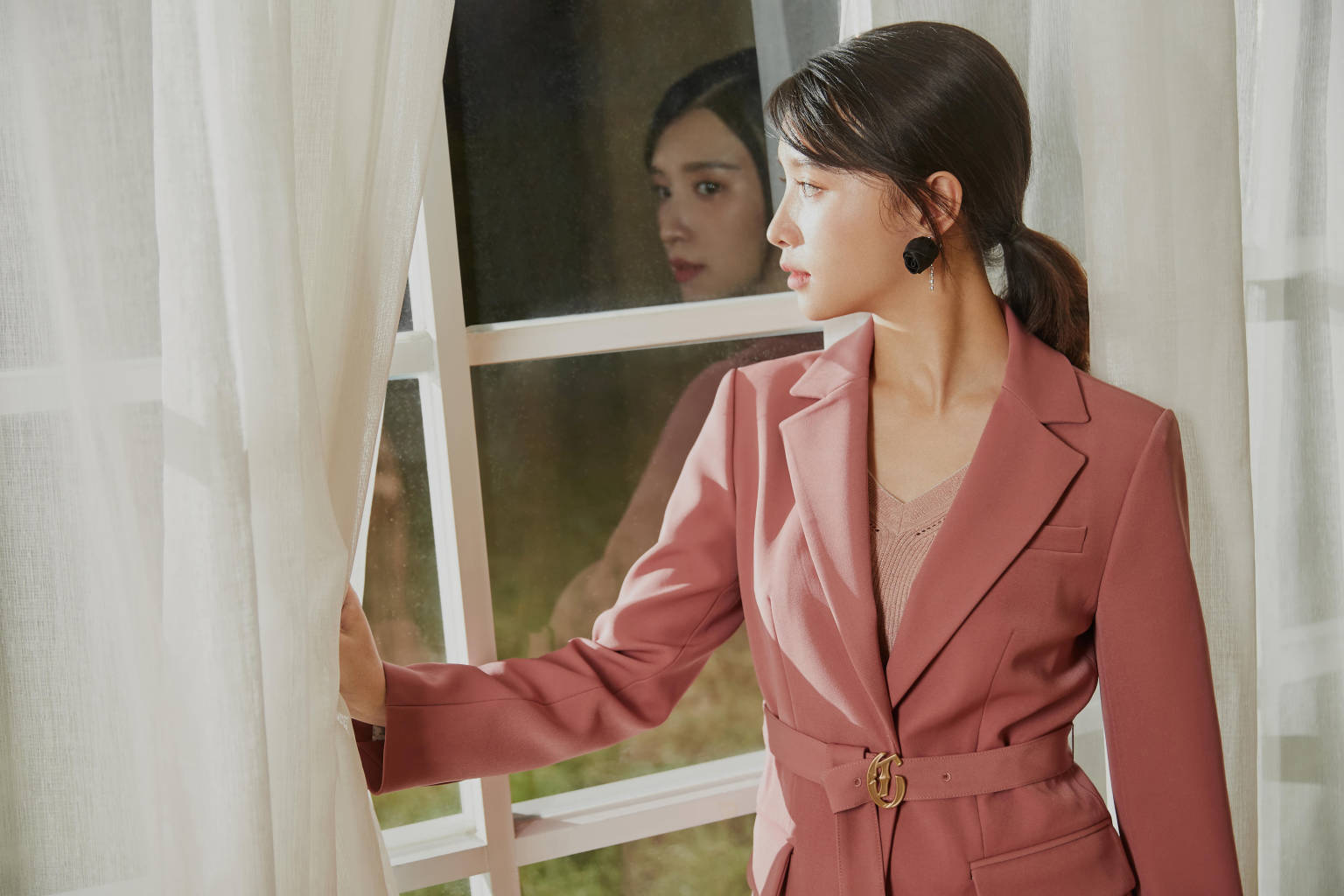 张杨果而百克力合体拍大片夫妻上演都市ol风