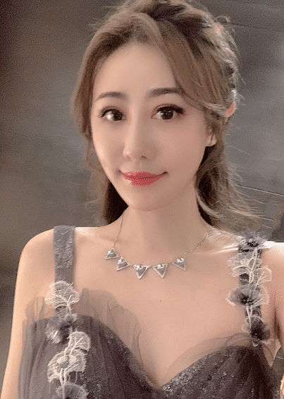 第十任:沈亚婷沈亚婷,1990年9月5日出生于上海黄浦区,是一位职业模特.