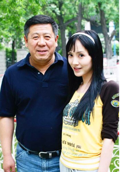 温不火,因长得丑被导演看上,但是妻子不简单|导演|妻子|程煜_新浪新闻