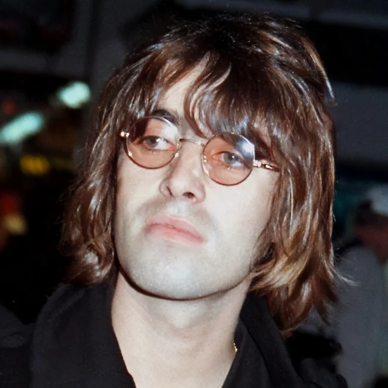 他的父亲是英国摇滚乐队oasis(绿洲乐队)的主唱liam gallagher