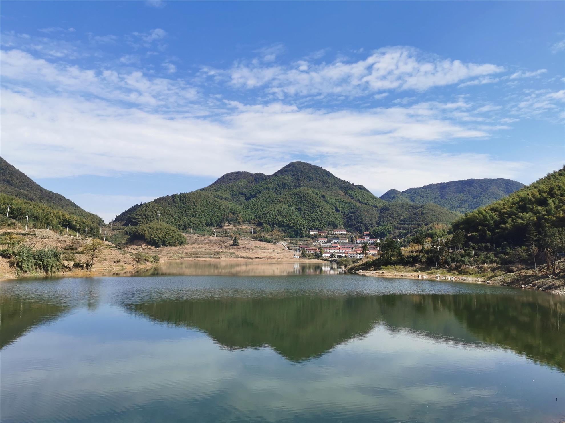 闲话秋日 足迹江南 与固特异相伴桐庐云夕