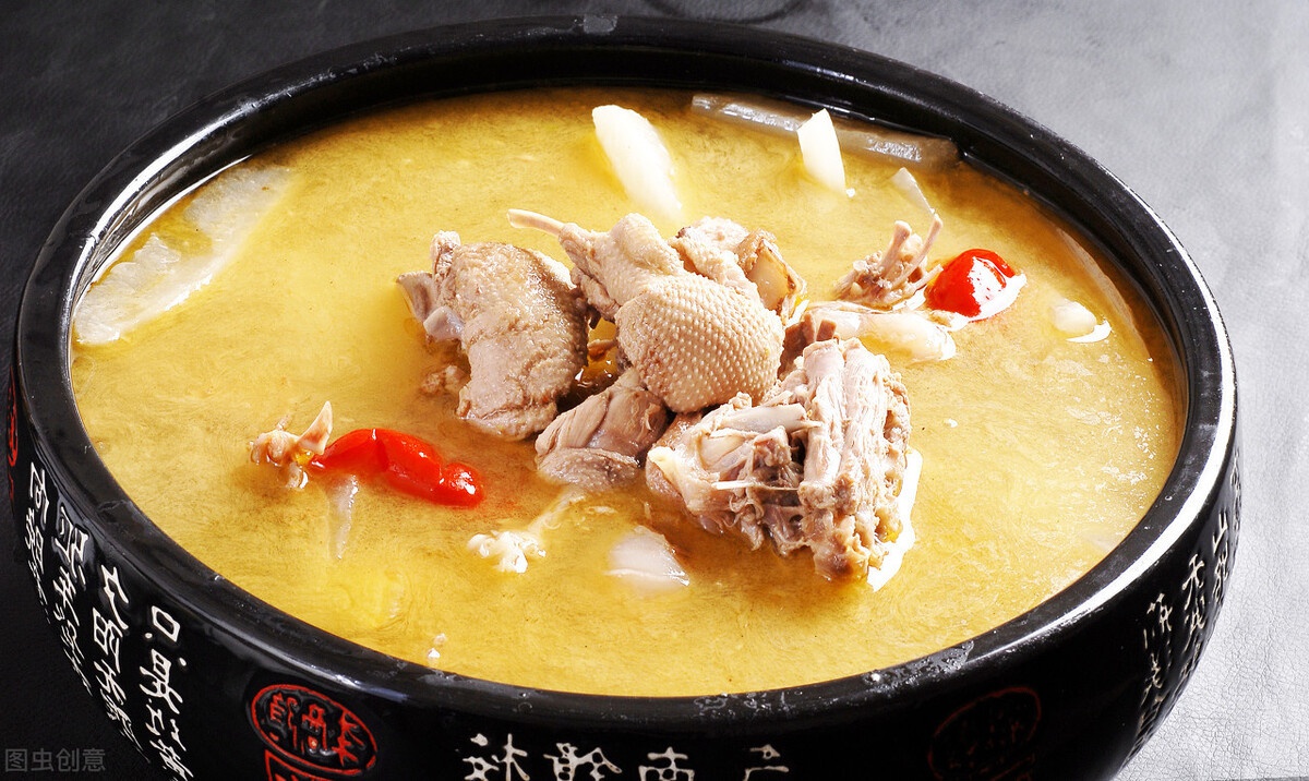 立冬了,建议喝点老鸭汤,加点酸萝卜更开胃,美味又健康