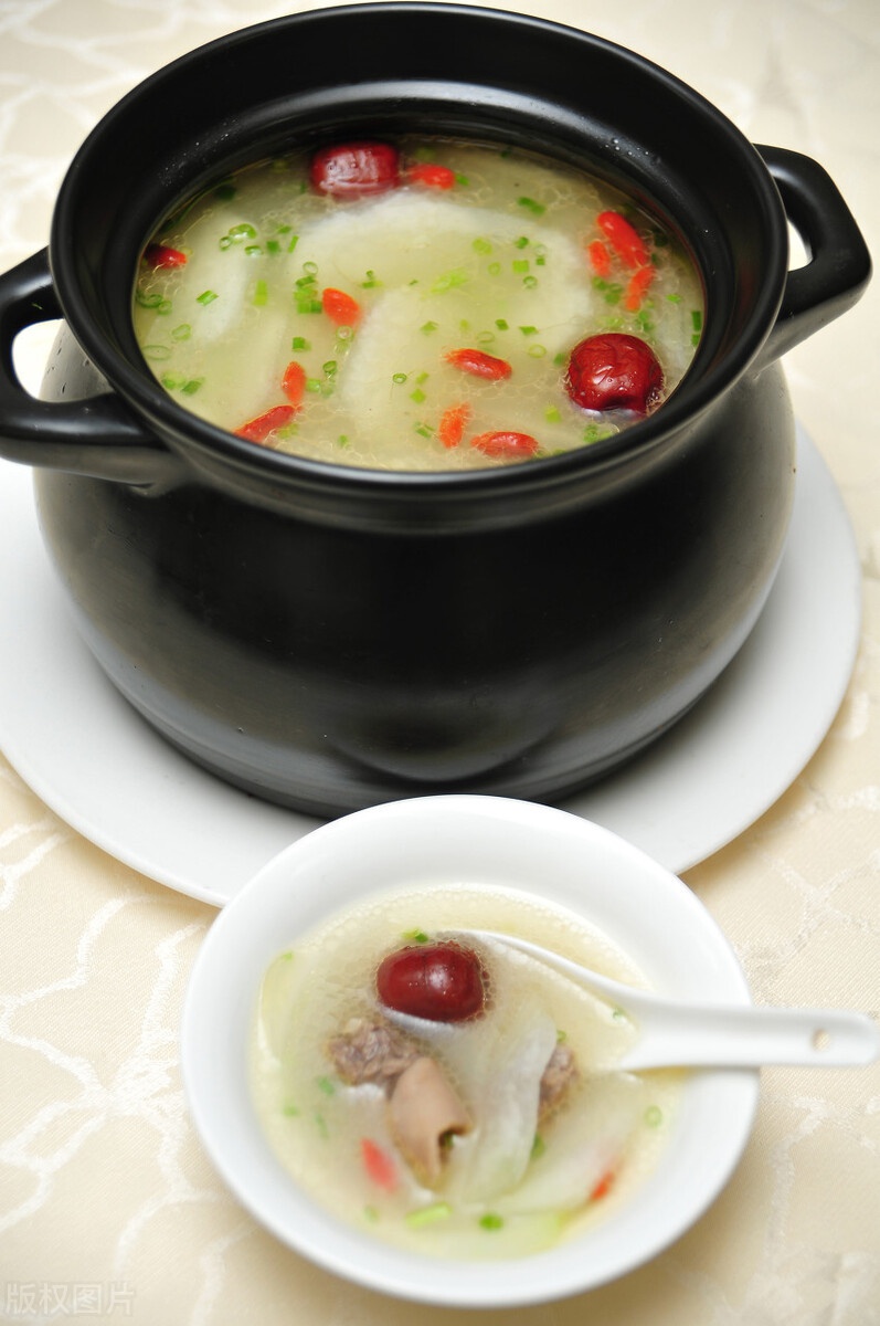 立冬了,建议喝点老鸭汤,加点酸萝卜更开胃,美味又健康