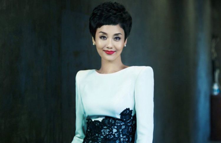 "儿子"是当红明星,女儿是奥运冠军,现51岁魅力不减