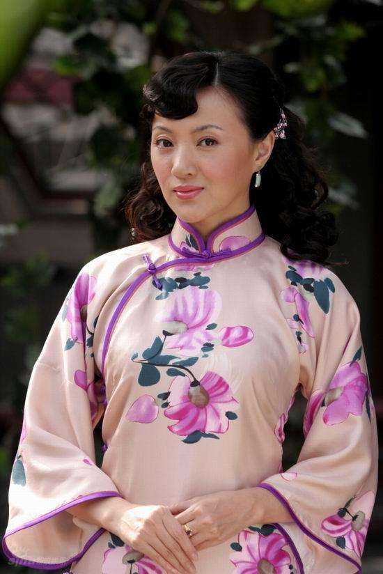 经过上戏的专业培训后,金玉婷第一次参演电视剧《大裂谷》时,就凭借