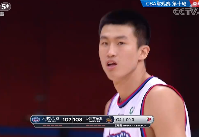 郑祺龙13投9中,三分5中3轰下了24分5个篮板,这个身高2米03的天才大