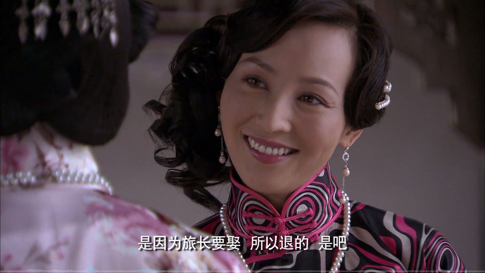 2010年,在传奇剧《铁梨花》中,岳丽娜饰演能歌善舞的豪门四太太秋香.