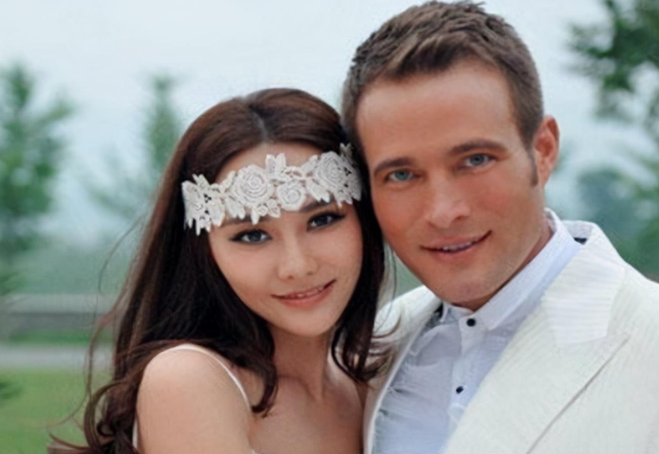 她是吴奇隆前妻,原本事业一帆风顺,如今无戏可拍二婚远嫁老外