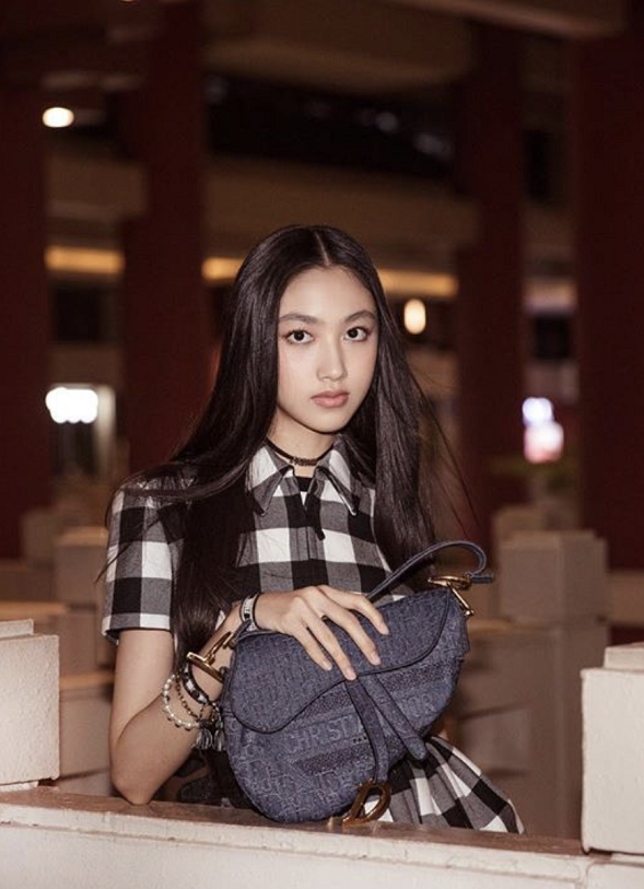 任达华女儿现身活动,15岁比例优越,少女身材不输老妈琦琦|任晴佳|琦琦