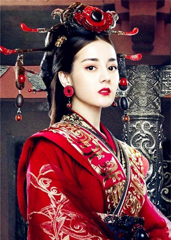 说到演过女帝的女星,还是挺多的,毕竟现在的古装剧,看来看剧都是那些