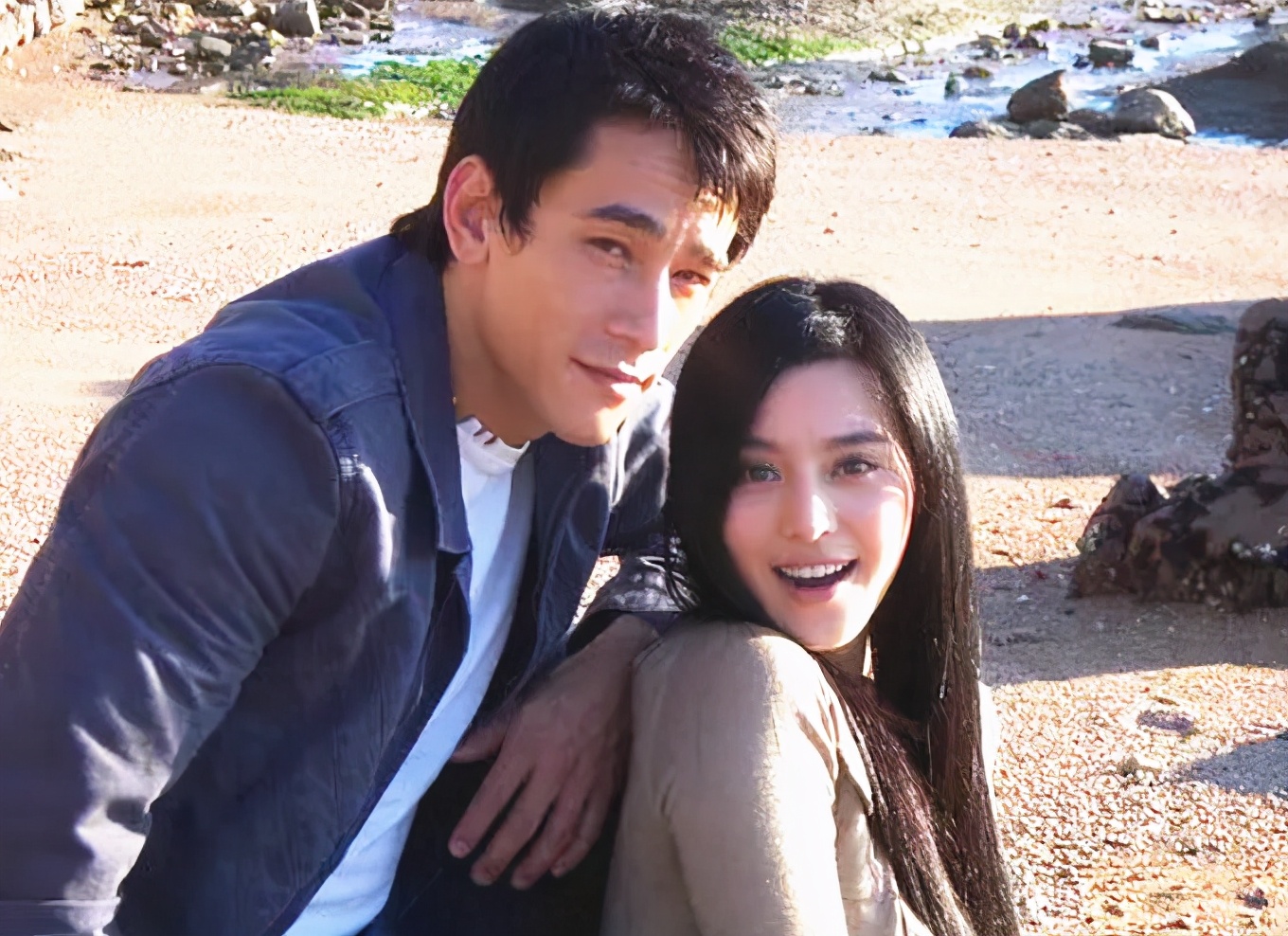 吴耀汉儿子晒怼脸自拍,皱纹横生雀斑明显,44岁满头白发显沧桑|吴嘉龙