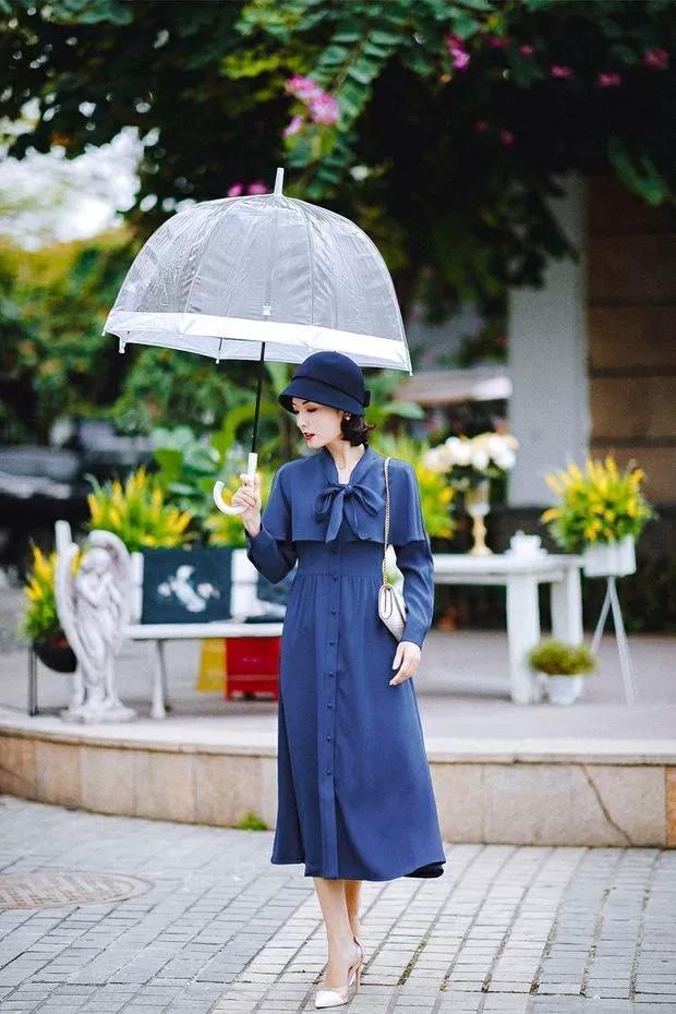 精致优雅的女人,不妨尝试浪漫的"赫本风"穿搭,典雅高贵显气质