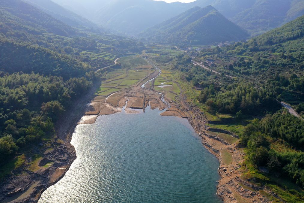 横山水库,高山古村,人去屋空,孤芳自赏