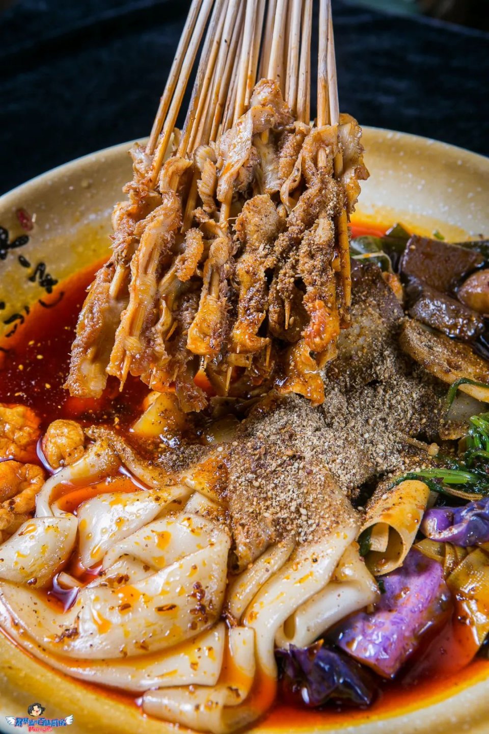 一份麻辣涮肚不止有肚,荤的素的混搭在一锅里,分量十足.