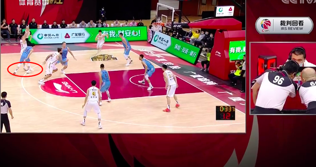 孙铭徽崴脚受伤下场!刘晓宇垫脚被吹违体犯规,北京大将很无奈休闲区蓝鸢梦想 - Www.slyday.coM 孙铭徽崴脚受伤下场!刘晓宇垫脚被吹违体犯规,北京大将很无奈休闲区蓝鸢梦想 - Www.slyday.coM