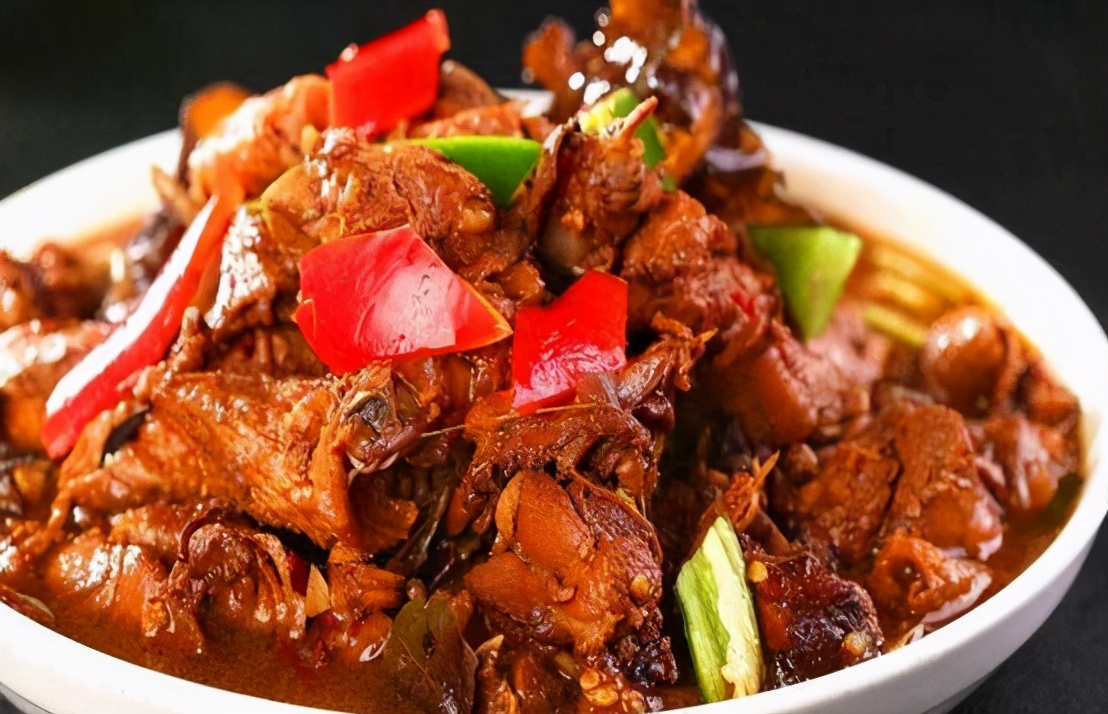 美味的香辣啤酒鸡,香辣过瘾,好吃到停不下来,上桌就抢光了