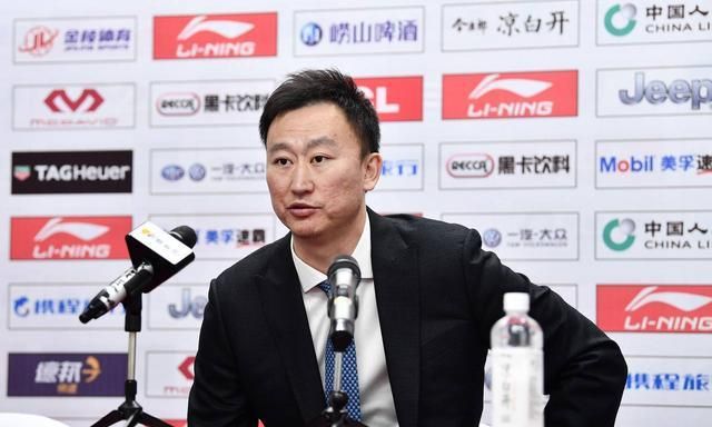 cba再现奇葩判罚裁判闫军终结后仰跳投技术这球能这么吹