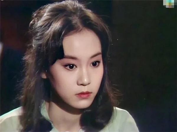 小编都有点不敢相信自己的眼睛,原来刘雪华年轻时这么漂亮,这么迷人