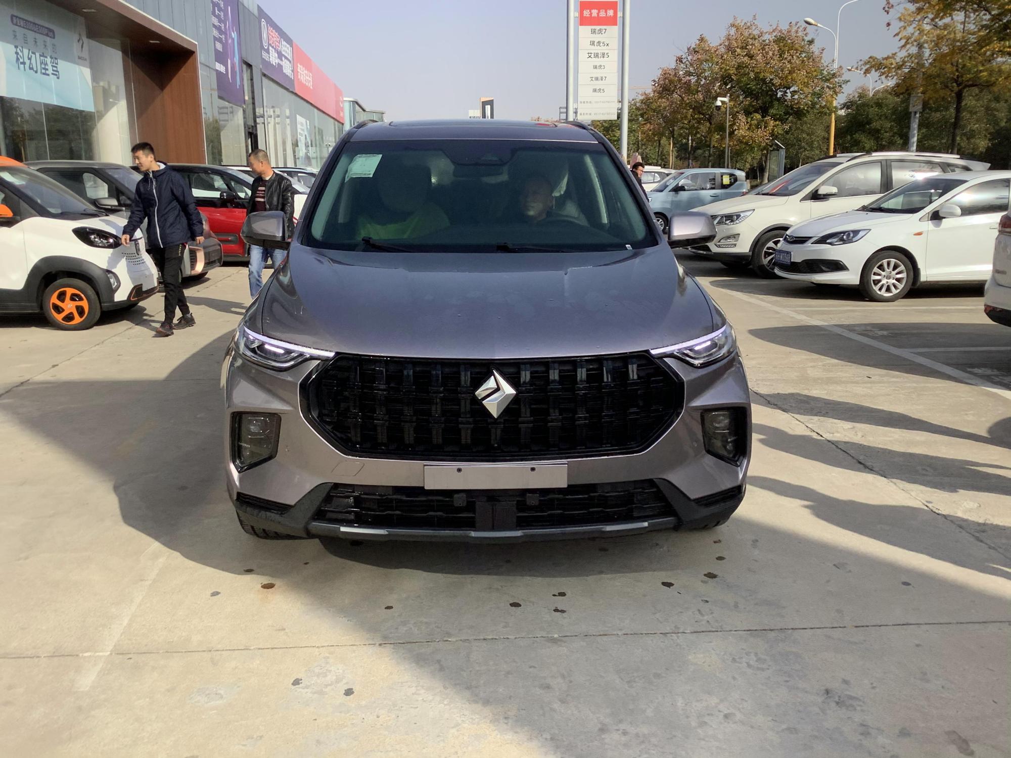 宝骏rs-7实车到店,比凯捷大气,轴距2900mm配前后独悬