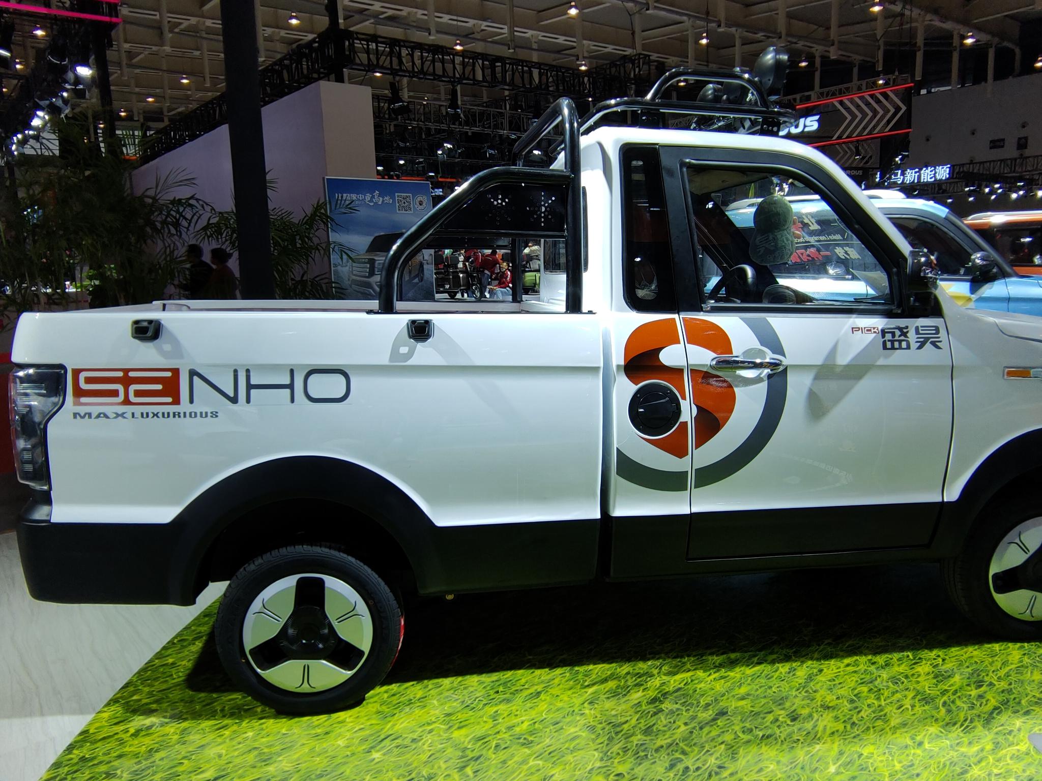 这款四轮电动车带1.5车厢,最大续航80公里,能载重1吨-新浪汽车