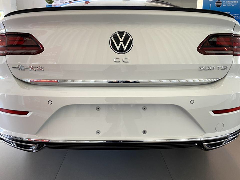 2021款大众cc到店,配装r-line套件,车标下还带字母