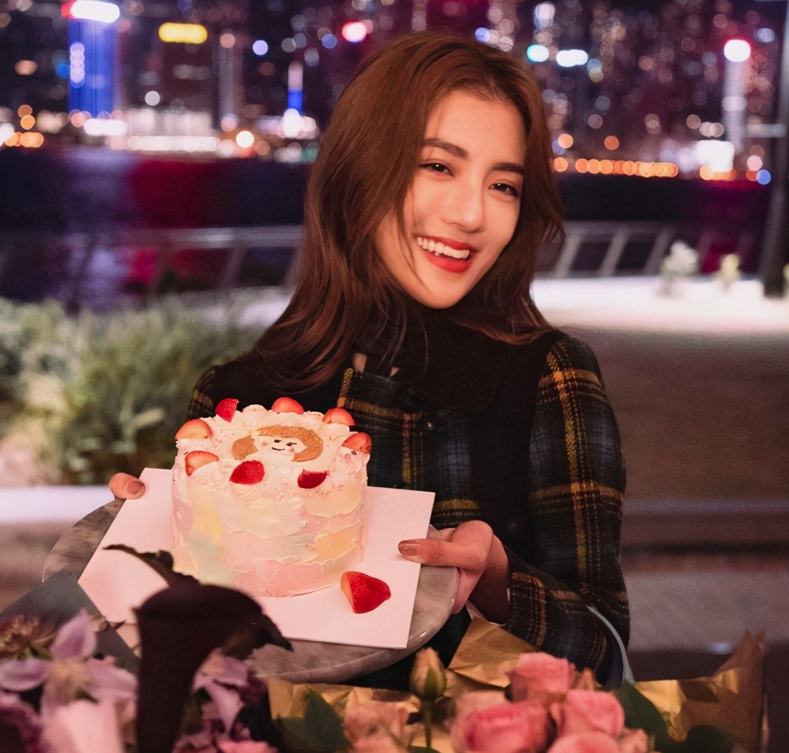 吴千语庆生显寒酸,朋友陪伴却只送鲜花,林峯为张馨月大方买首饰