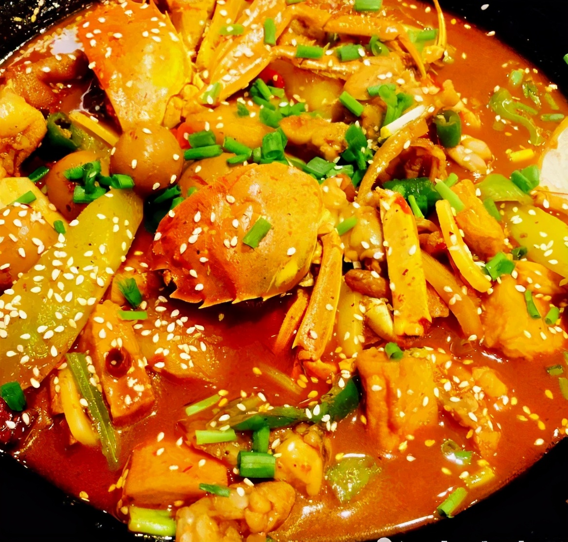 全家都爱吃的秘制肉蟹煲,学会再也不用花钱买了,香辣下饭贼美味