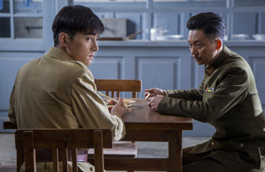 剧团工作,经过几年修身养性,终于在2000年爆发,凭借电影《生死兄弟情