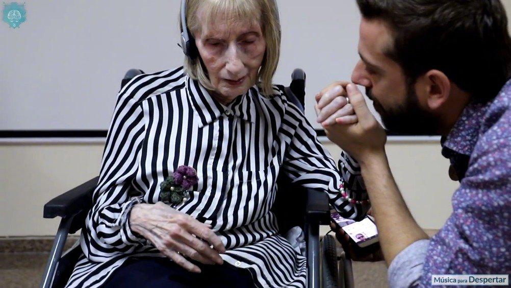 Marta C Gonzalez是上世纪60年代纽约芭蕾舞团的一名舞者…………_新浪新闻