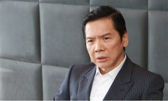 大哥向华强在香港只手遮天娱乐圈无人敢惹原来他这么厉害