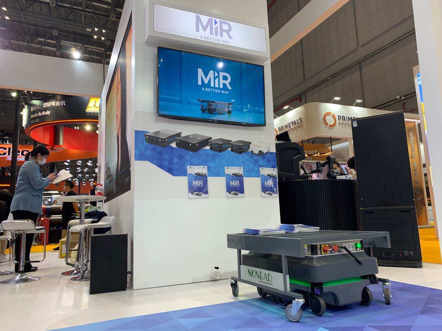 进博会关注高效安全生产 协作机器人迎来技术升级潮