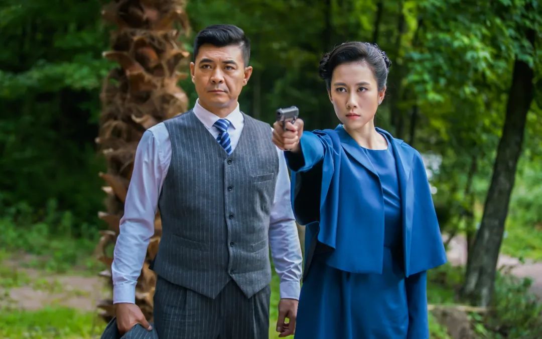 王新军温峥嵘联袂主演《半步之遥》今晚7:05开播!