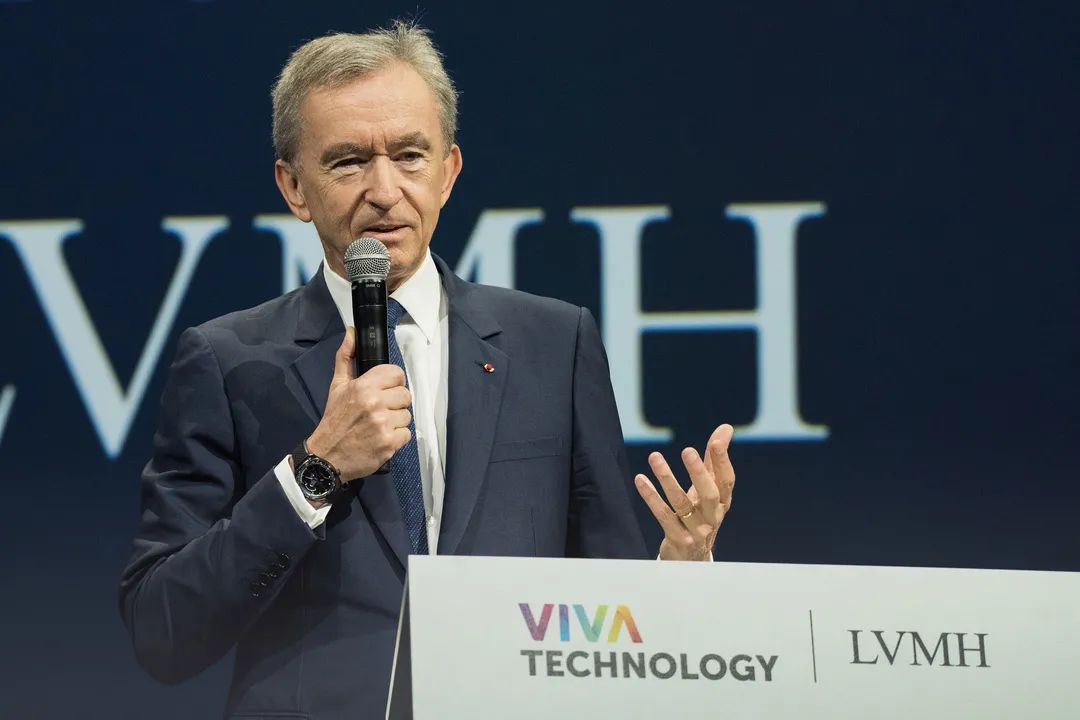 离不开其背后的掌门人伯纳德·阿诺特(bernard arnault)