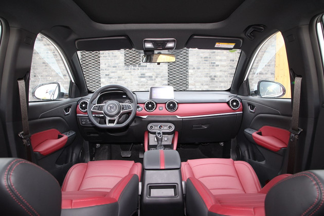 与展车略有不同东风风光500量产车型实车