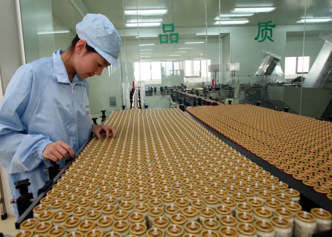 云南白药集团白药系列产品生产线 张彤 摄