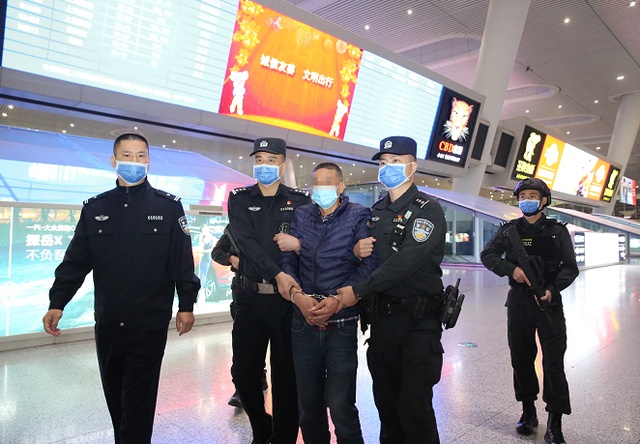 刚刚当年这起轰动全国的灭门惨案最后一名嫌疑人抓到了