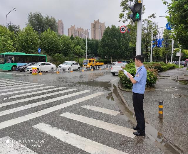 图2 解放大道堤边路路口