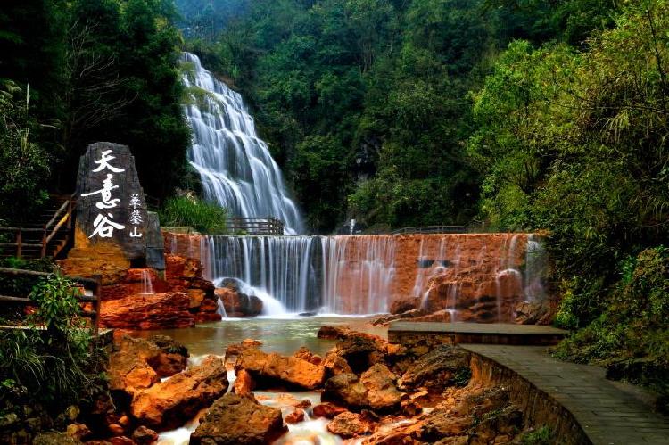 双城新发现丨夜漂是种什么体验红色广安有座乐活城要出圈圈粉