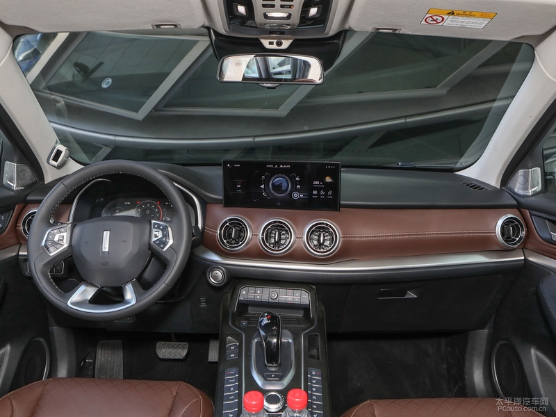内饰没有变化,vv6采用了wey家族化的设计语言,在豪华感方面做得很好
