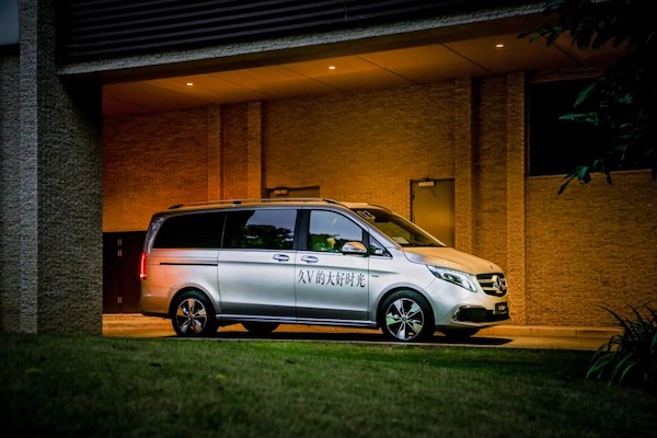 此次全新一代奔驰v级体验确实是诚意满满,在豪华,舒适程度上来看,奔驰