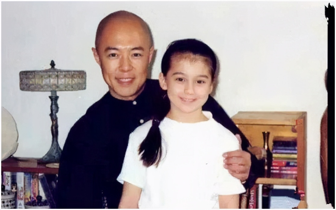 在你眼里"混血"是啥样?看了张铁林女儿的五官,瞬间有了定位