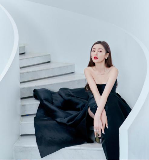 张天爱近照撞脸金晨修图歪头和身体不成直线网友上次像娜扎