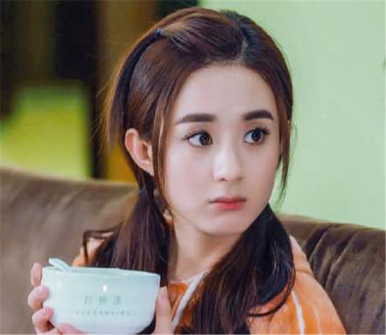 在《杉杉来了》,和综艺中都扎过双马尾,看到她双马尾的样子,让人眼前