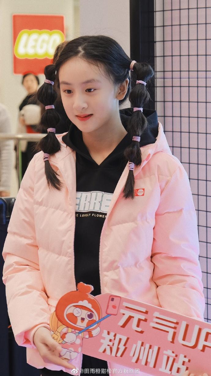 田亮女儿森碟商演捞金被质疑"呆呆傻傻",不如黄多多时髦有气质